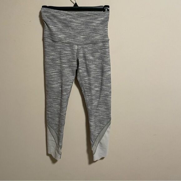 Lululemon Wunder Under Crop II *Scallop 23"- Space Gray- Size 4 - Picture 4 of 9